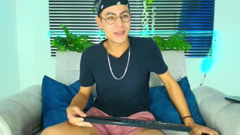 Snapshot of thiiagosaeenz chatting on 3, 2, 2026 Thiago Saenzz online show from 3, 2, 2026