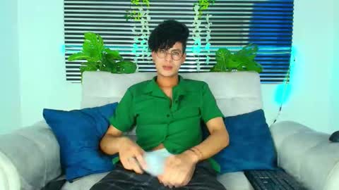 Snapshot of thiiagosaeenz chatting on 5, 2, 2026 Thiago Saenzz online show from 5, 2, 2026