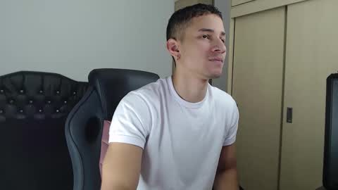 Snapshot of thin_tommy11 chatting on 25, 2, 2025 thin_tommy11 online show from 25, 2, 2025