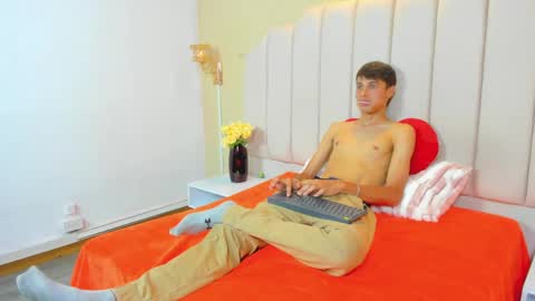 thomas_dikey online show from 7, 4, 2026