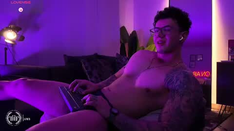 Snapshot of thomas_falcon1 chatting on 18, 7, 2026 Thomas Falcon online show from 18, 7, 2026