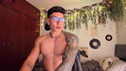 Thomas Grey online show from 24, 1, 2025