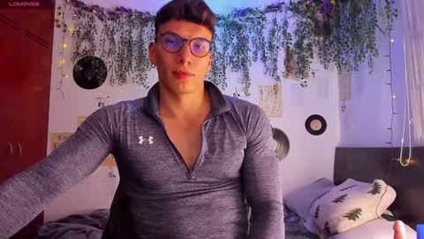 Thomas Grey online show from 8, 2, 2025