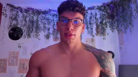 Thomas Grey online show from 4, 3, 2025