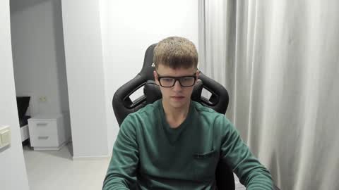 Tomas online show from 1, 2, 2025