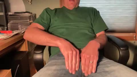 Snapshot of thongguy2021 chatting on 18, 5, 2026 thongguy 2021 online show from 18, 5, 2026