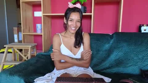 Snapshot of tia_j chatting on 21, 9, 2025 tia_j online show from 21, 9, 2025