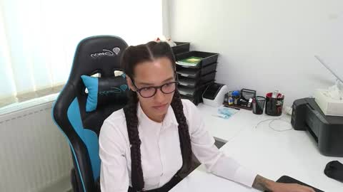 Snapshot of tia_j chatting on 22, 9, 2025 tia_j online show from 22, 9, 2025