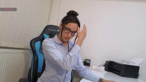 tia_j online show from 19, 1, 2026