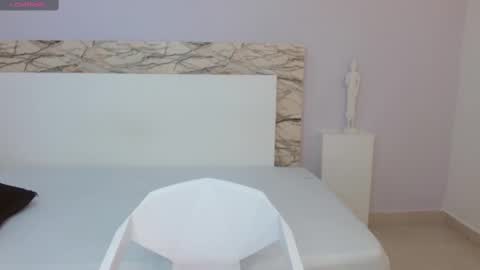 tianaglow4 online show from 20, 2, 2025