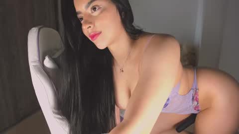 Tiaraaa 02 online show from 13, 9, 2025