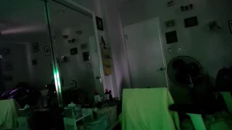 Snapshot of tierrahenri chatting on 5, 11, 2025 Tierra Henri online show from 5, 11, 2025