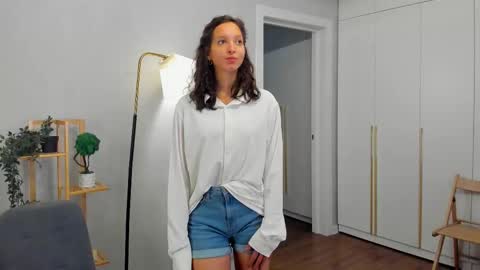 Snapshot of tifanykontos chatting on 5, 11, 2025 Emily online show from 5, 11, 2025