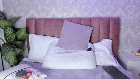 Tiffany Becker online show from 23, 1, 2025