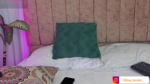 Tiffany Becker online show from 16, 10, 2025