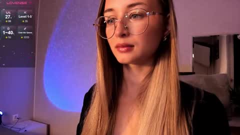 Tiffany online show from 15, 9, 2025