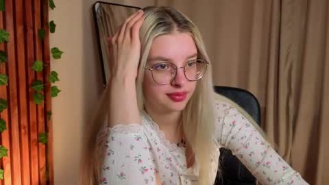 tiffanypeach online show from 14, 4, 2026