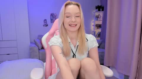 Snapshot of tiffy_fox chatting on 25, 11, 2025 Tiffany online show from 25, 11, 2025