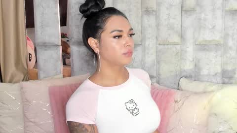 Snapshot of tina_noa chatting on 1, 10, 2025 Tina noa online show from 1, 10, 2025