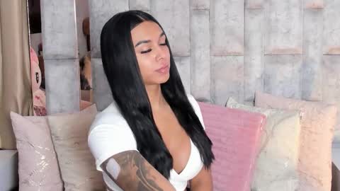 Snapshot of tina_noa chatting on 3, 10, 2025 Tina noa online show from 3, 10, 2025