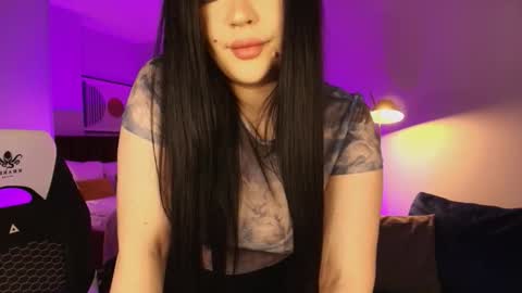 hi im curvy babyface girlie Tina online show from 7, 2, 2026