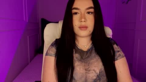 hi im curvy babyface girlie Tina online show from 26, 3, 2026