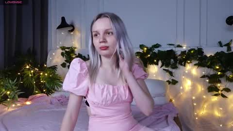 tinasiner online show from 11, 3, 2025