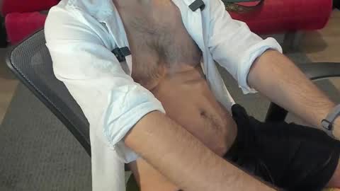 Snapshot of tinc chatting on 13, 10, 2025 Peter online show from 13, 10, 2025