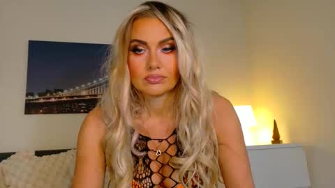 tinkerbell822 online show from 27, 10, 2025