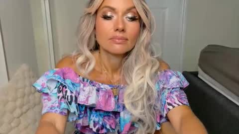tinkerbell822 online show from 22, 5, 2026