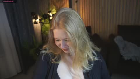 TinkerrBelll online show from 6, 4, 2026