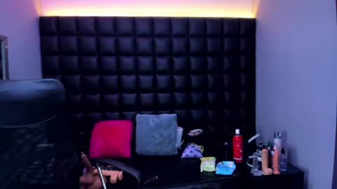 Snapshot of tiny_love_ chatting on 10, 7, 2026 tiny online show from 10, 7, 2026