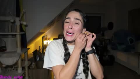 Snapshot of tiny_williams chatting on 15, 10, 2025 Tiny online show from 15, 10, 2025