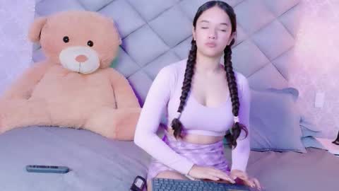 TinyCurlQueen online show from 1, 12, 2025