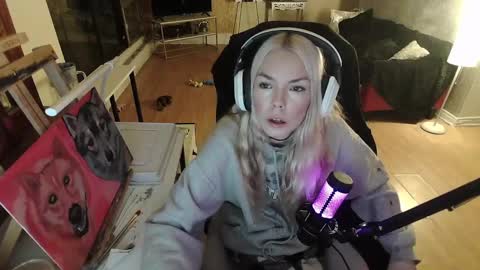 stage Kylie Sinner  brand CLITBAIT online show from 5, 2, 2025