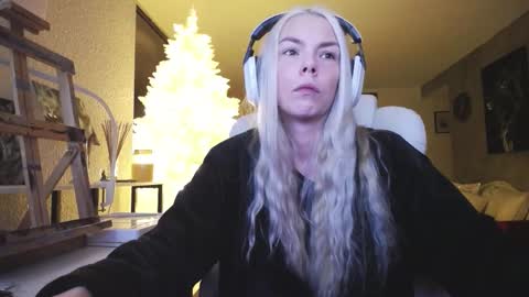 stage Kylie Sinner  brand CLITBAIT online show from 3, 12, 2025