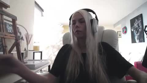 stage Kylie Sinner  brand CLITBAIT online show from 3, 12, 2025