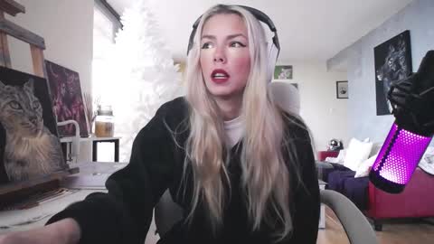 Snapshot of tinykylie chatting on 17, 1, 2026 stage Kylie Sinner brand CLITBAIT online show from 17, 1, 2026