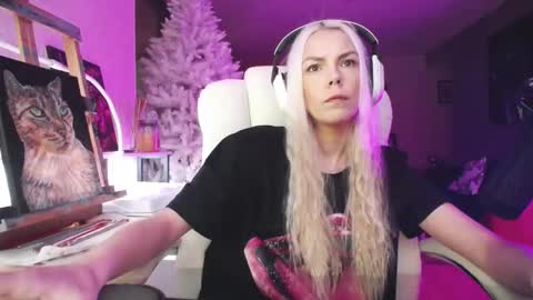 Snapshot of tinykylie chatting on 2, 2, 2026 stage Kylie Sinner brand CLITBAIT online show from 2, 2, 2026