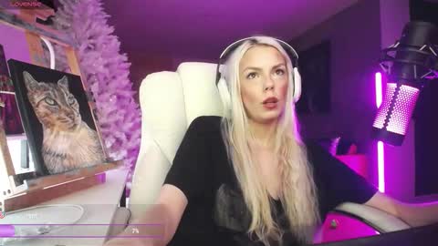 Snapshot of tinykylie chatting on 18, 2, 2026 stage Kylie Sinner brand CLITBAIT online show from 18, 2, 2026