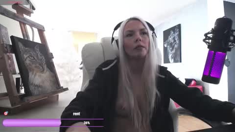 Snapshot of tinykylie chatting on 22, 2, 2026 stage Kylie Sinner brand CLITBAIT online show from 22, 2, 2026