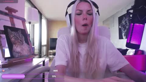 stage Kylie Sinner  brand CLITBAIT online show from 16, 3, 2026