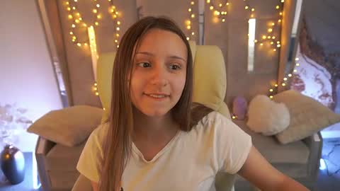 tinynataliee online show from 25, 5, 2026
