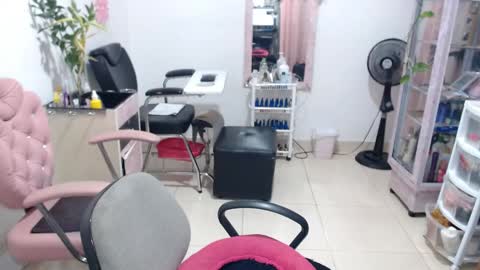 Snapshot of titsbiglovers chatting on 18, 4, 2026 DIVA online show from 18, 4, 2026