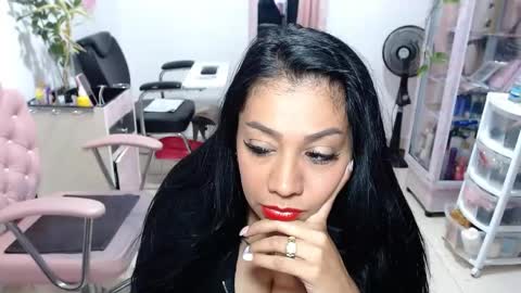 Snapshot of titsbiglovers chatting on 19, 4, 2026 DIVA online show from 19, 4, 2026