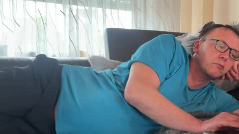 Tom online show from 6, 4, 2026