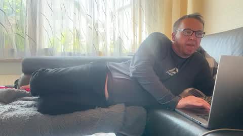 Tom online show from 25, 4, 2026