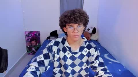 Tom Blue online show from 4, 3, 2026