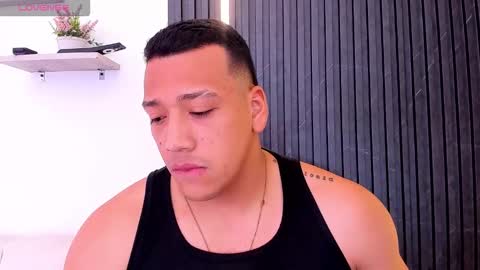 Tom muscle1 online show from 5, 11, 2025