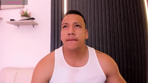 Tom muscle1 online show from 8, 11, 2025